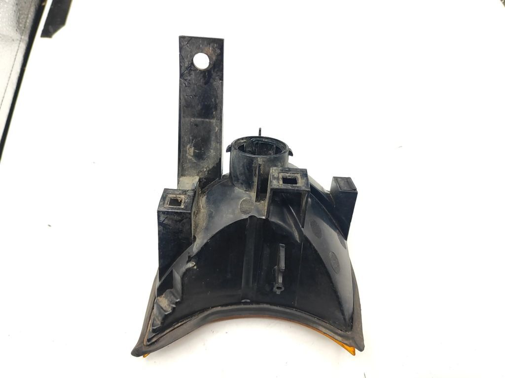 BMW 5 Series E34 1992 front right turn indicator light 1384034 
