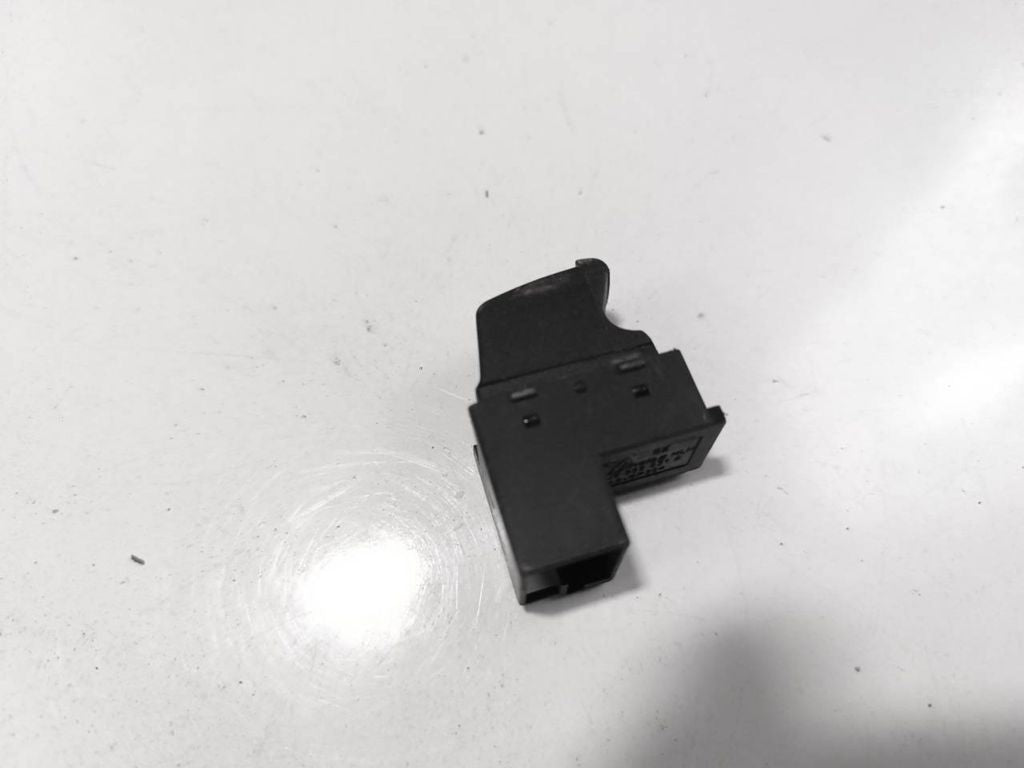 Volkswagen PASSAT B5.5 2003 Tailgate opening switch 1J0959831A 