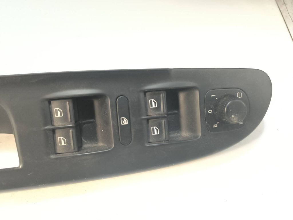 Volkswagen PASSAT B6 2008 Front Left Electric window control switch 