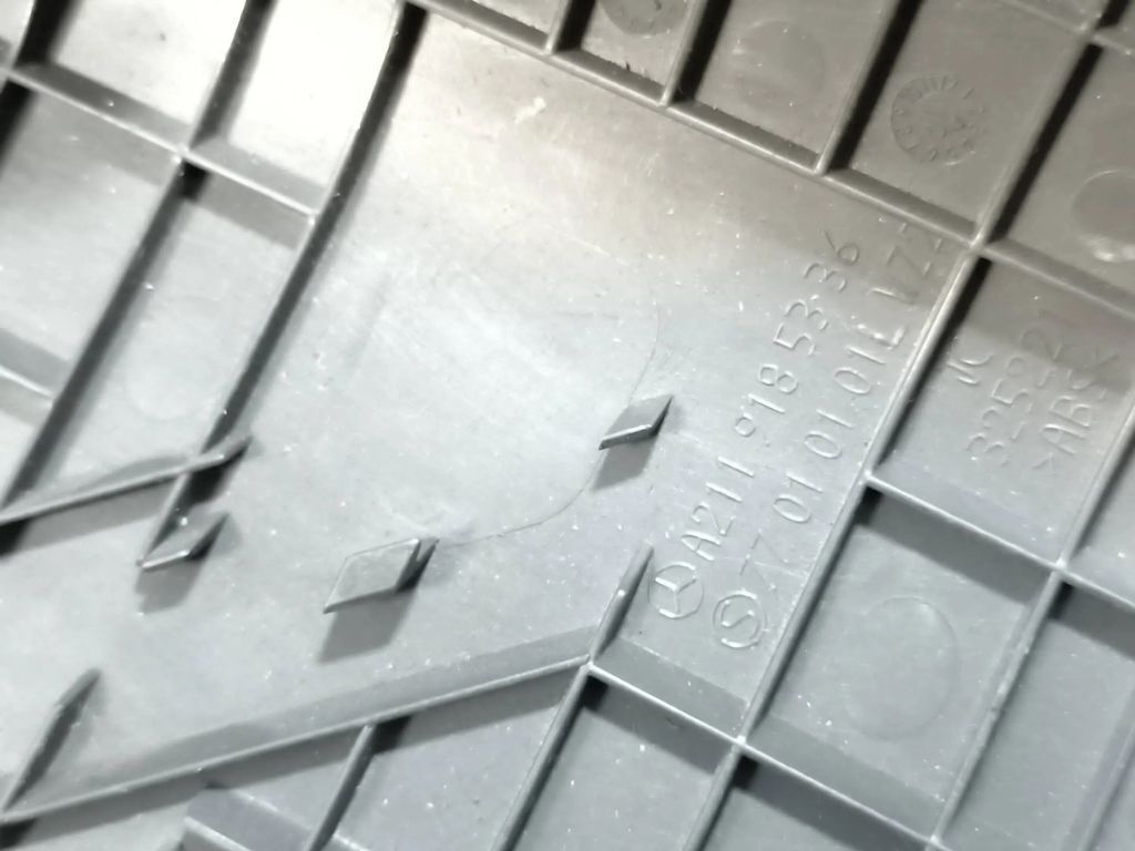 Mercedes-Benz E W211 2003 Front Seat trim cover A2119185336 