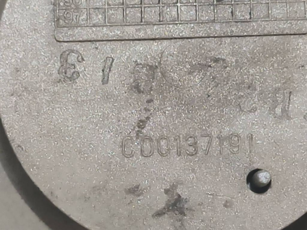 Mazda 626 1995 plastic wheel cap C00137191 