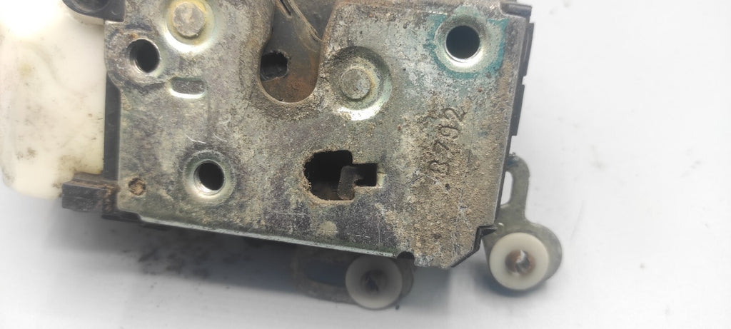 Alfa Romeo GT 1.9JTD 110kW Diesel 2006 LHD Front Right Door Lock B792