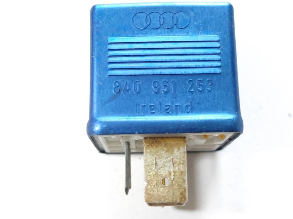 Audi A4 S4 B5 8D 1998 relay 8A0951253 