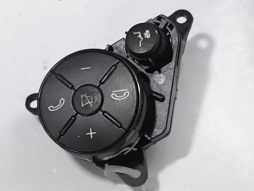 Mercedes-Benz C W204 2009 Steering wheel buttons A2048210051 