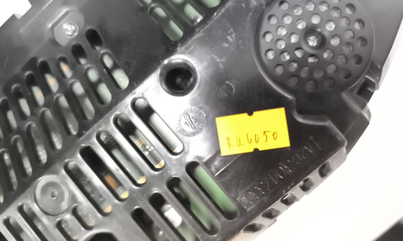 Mercedes-Benz C Class W204 2012 RHD speedometer instrument cluster A2049004909 