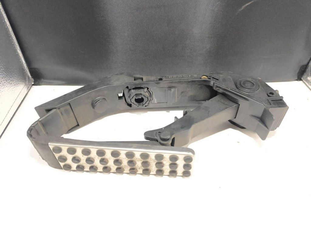Mercedes-Benz SLK R171 2005 accelerator throttle pedal A1703000404