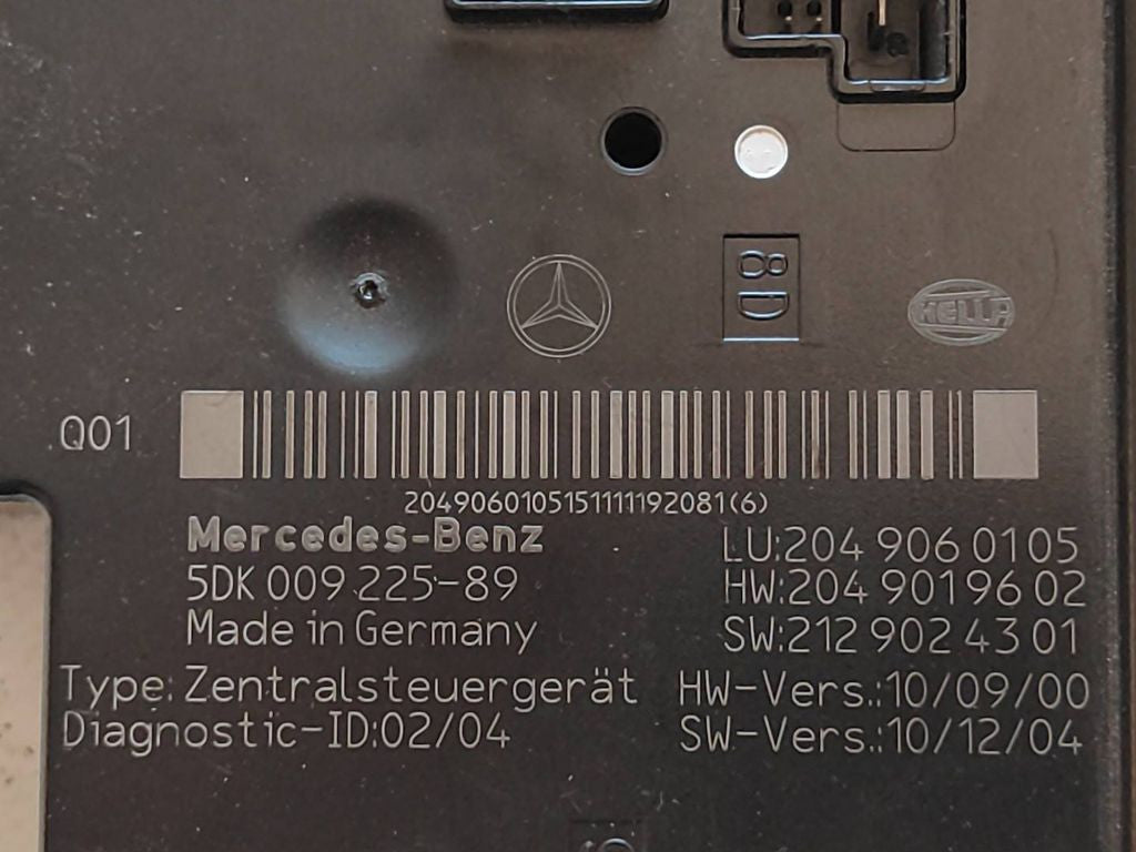 Mercedes-Benz C W204 2011 Fuse module 2049060105 