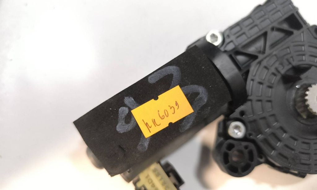 Mercedes-Benz C Class W205 2018 Sunroof electric motor actuator 0390200123 