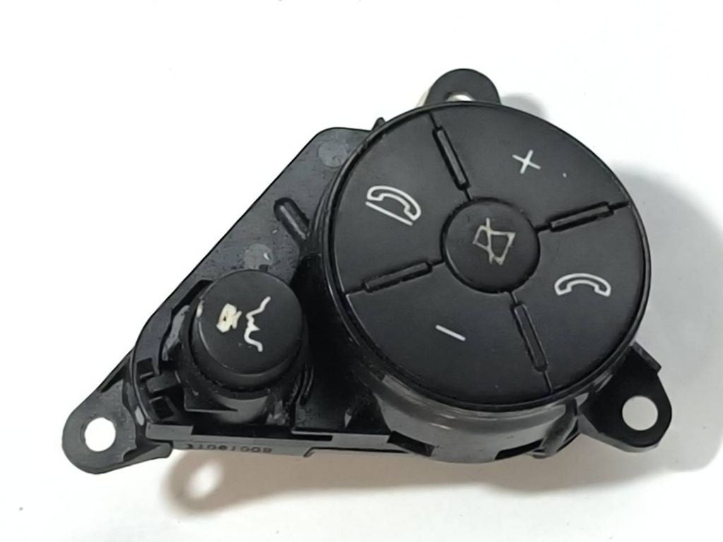 Mercedes-Benz C W204 2009 Steering wheel buttons A2048210051 