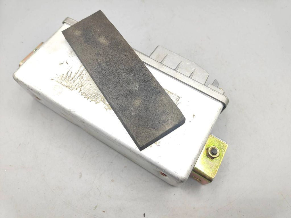 Audi 80 90 S2 B4 1994 ABS control unit module 443907379C 