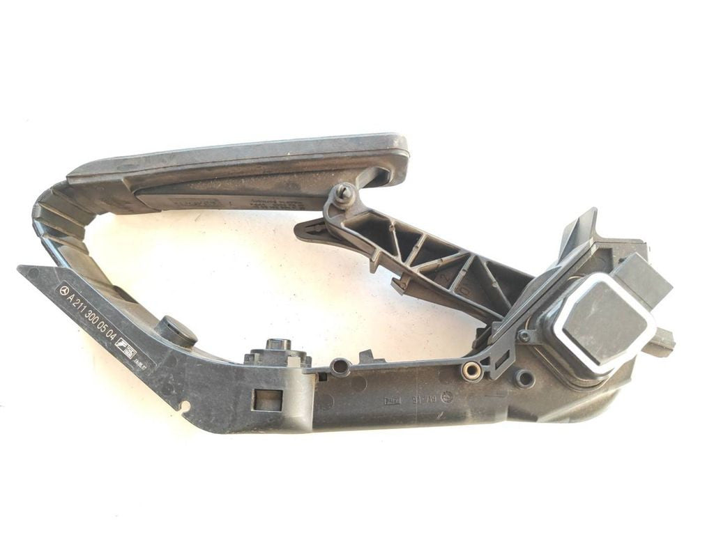 Mercedes-Benz CLS C219 2005 Diesel accelerator throttle pedal A2113000504