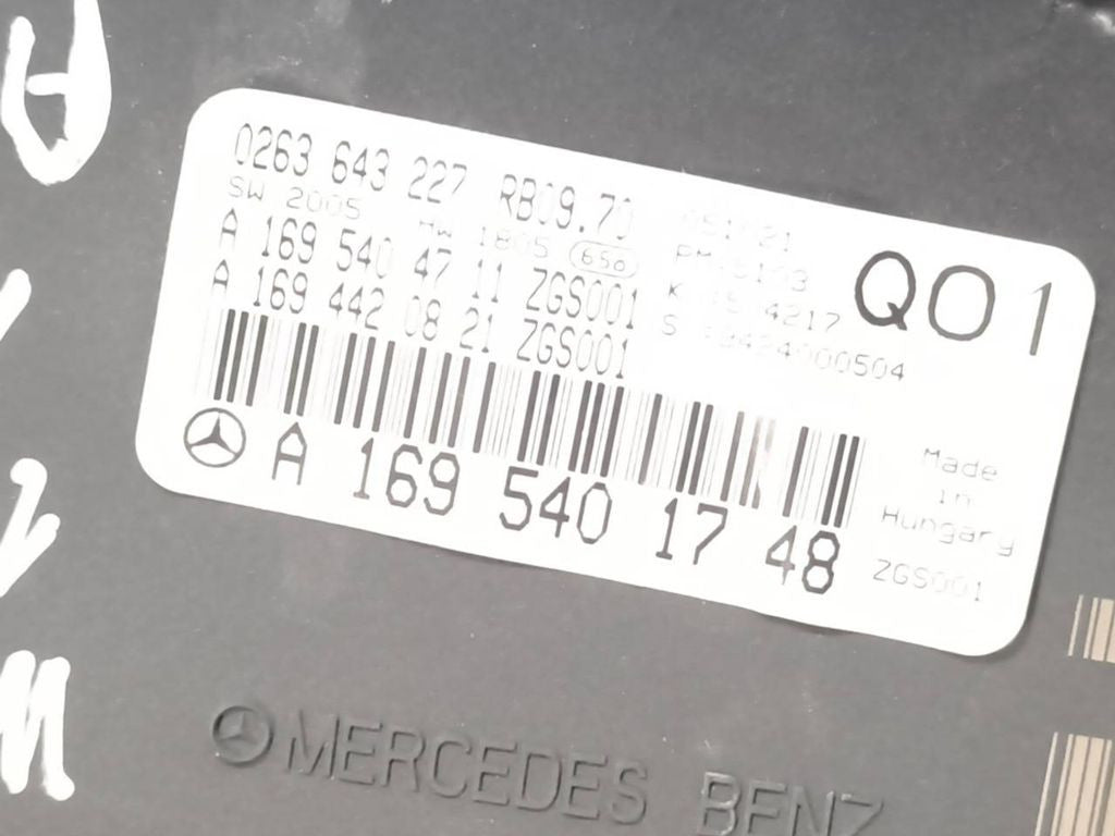 Mercedes-Benz B W245 2008 speedometer instrument cluster A1695401748 