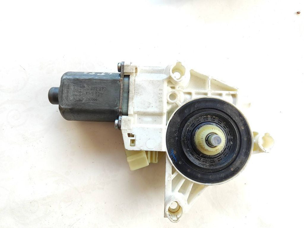 Mercedes-Benz R W251 2005 front right window regulator motor A2518200842 