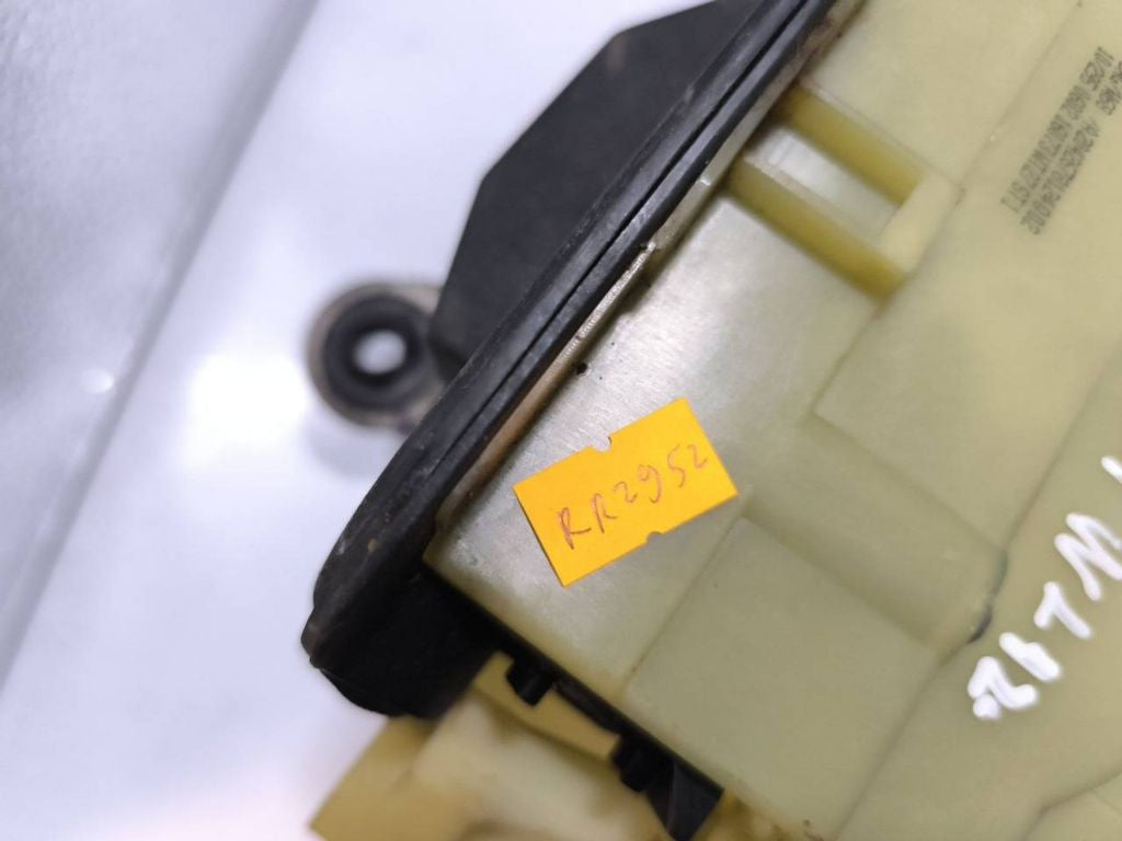 Mercedes-Benz E W212 2013 gear selector shifter A2042678124 